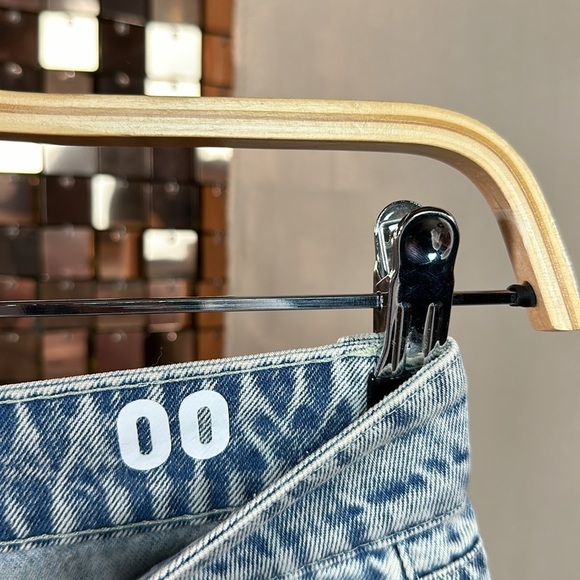 Refuge Light Blue Wash Denim 90s Style Denim Jean Shorts w Rolled Hem Size 00 - Picture 4 of 9